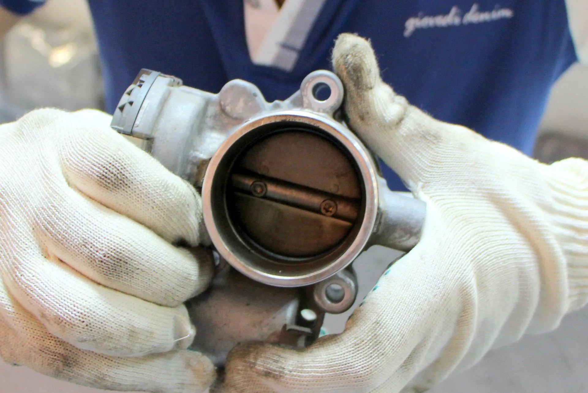 Обслуживание дроссельной заслонки