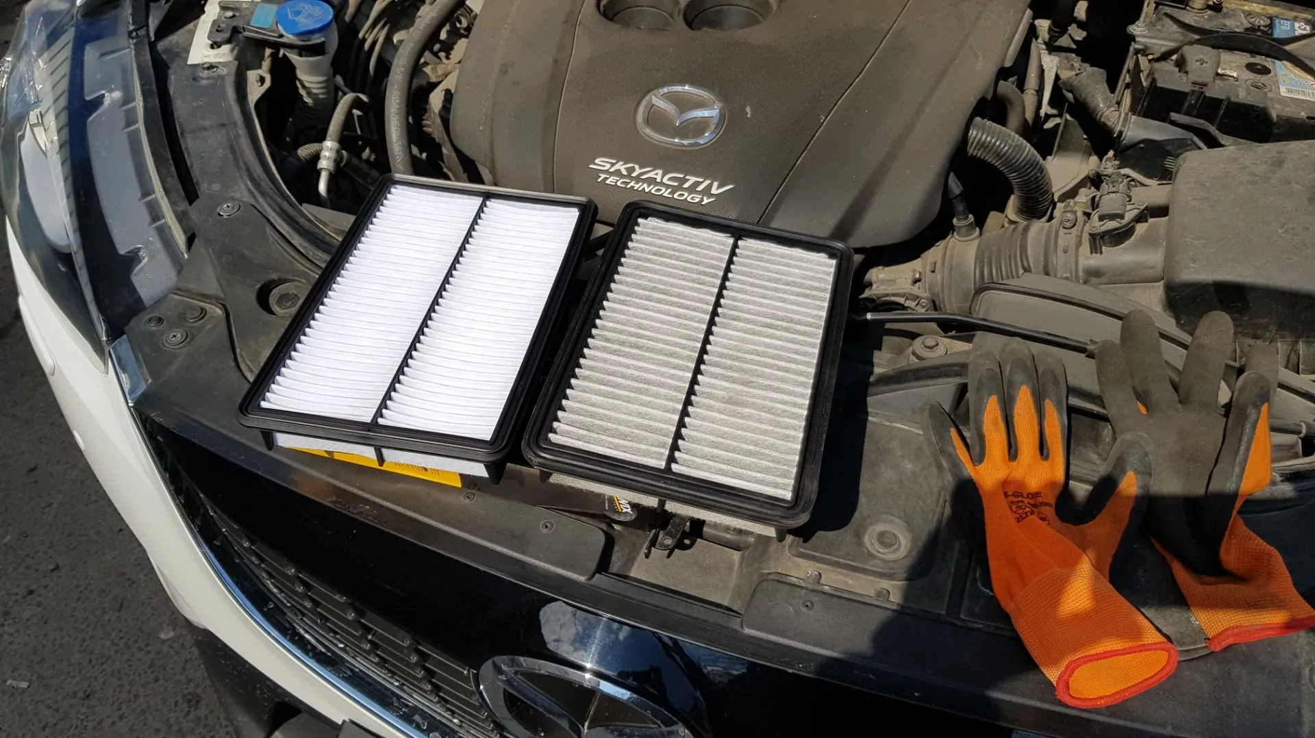 Замена воздушного фильтра Мазда 3