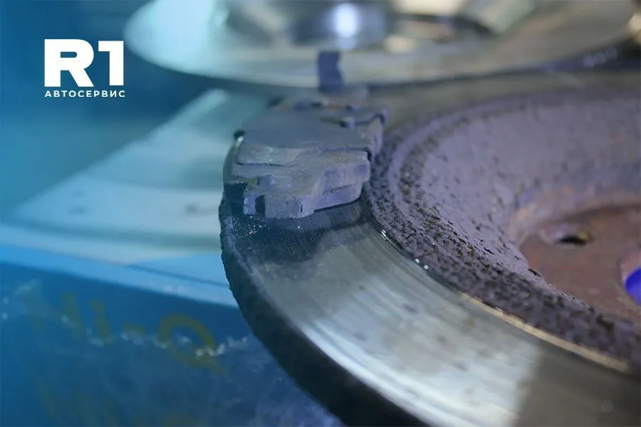 Причина не равномерного износа задних тормозных колодок. Мазда СХ5