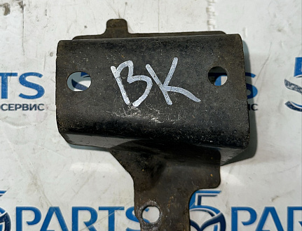 Кожух кронштейна замка капота M3 (BK) 2003-2009