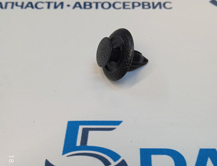 Клипса обшивки багажника
