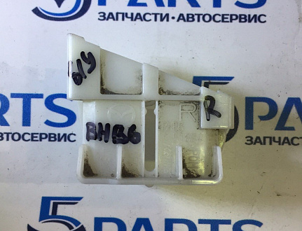 Кронштейн омывателя фар правый M3 (BL) 2011-2013